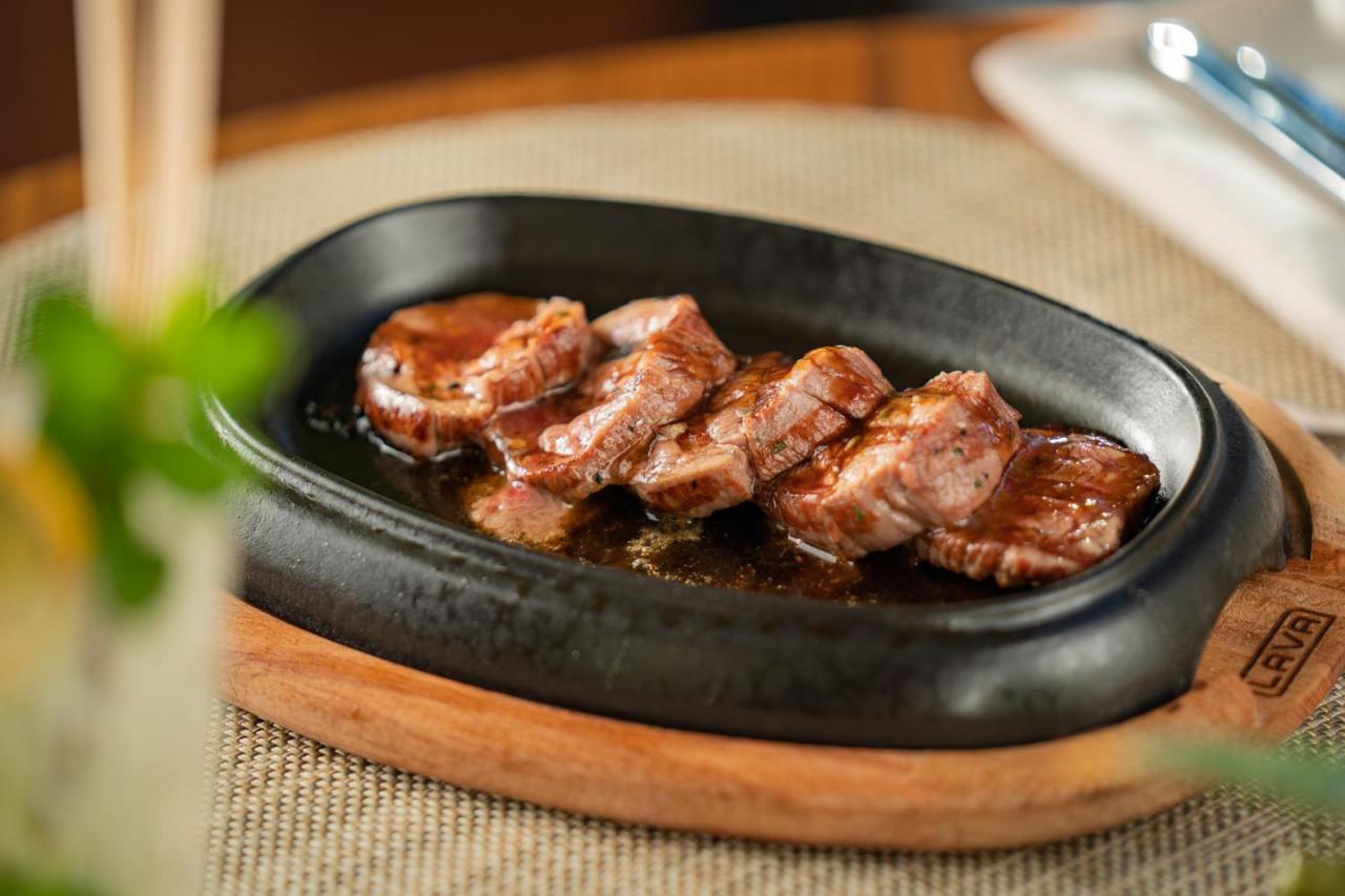 Hotel Jadali & Spa マラケシュ エクステリア 写真 A plate of grilled lamb