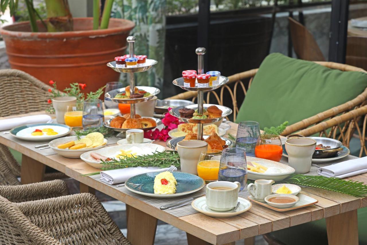 Hotel Jadali & Spa マラケシュ エクステリア 写真 A breakfast table